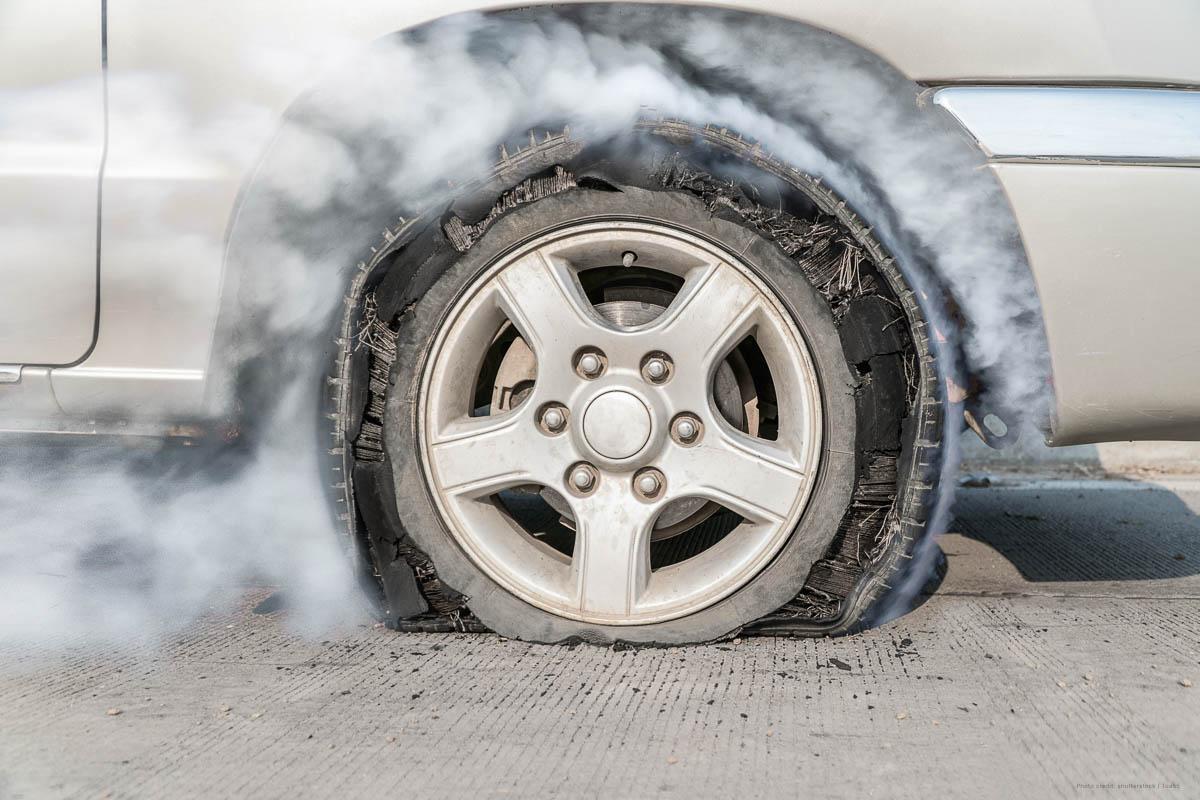 WHY YOU SHOULD NEVER DRIVE ON A FLAT TYRE